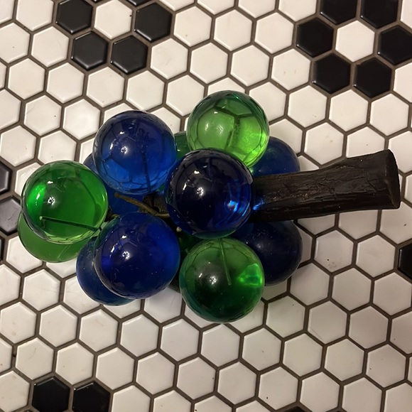 Lucite grapes - Picture 2 of 4